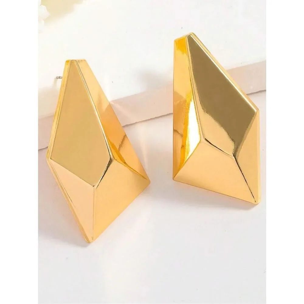 Geometric Gold statement earring R667 - Picture 2 of 2